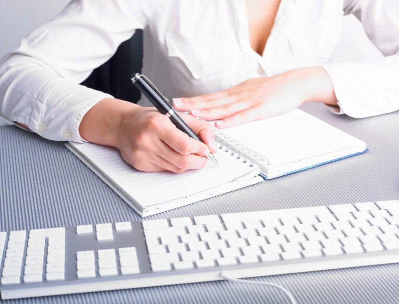 Accompagnement administratif -Aide Occasionnelle-Com'Renov by réflexe services-rénovation d'ampleur-projet travaux-primes énergie-DPE-artisans et professionnels du bâtiment-Certificats d’Économies d’Énergie-Accompagnement administratif-Site web-réseaux sociaux-Clermont Ferrand-Auvergne Rhône Alpes